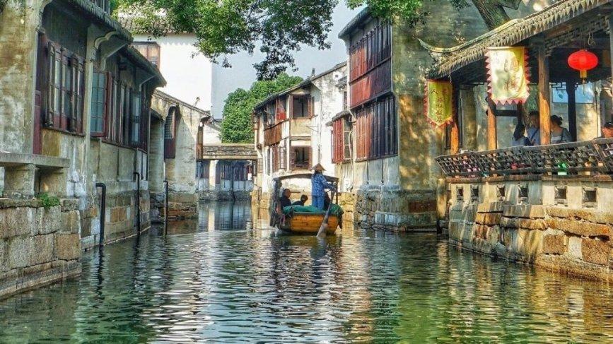 看图1和图2 分别出自哪里？是动漫还是游戏？游戏画面